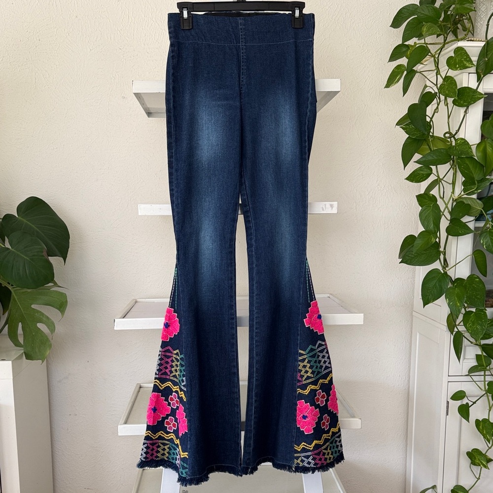Judith March Embroidered Bellbottom Flare Jeans women's S